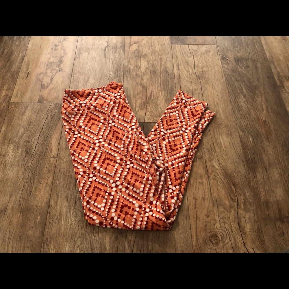 LuLaRoe Tall and Curvy Leggings